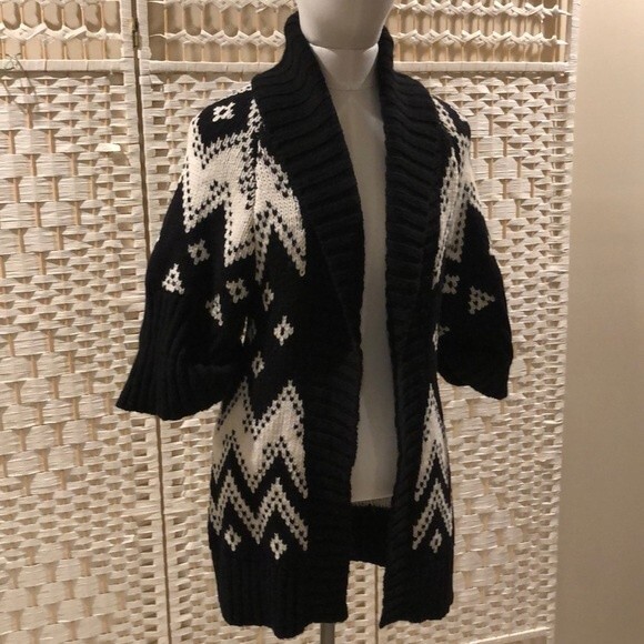 Express Black and White Shall Sweater Size XS - Picture 1 of 5
